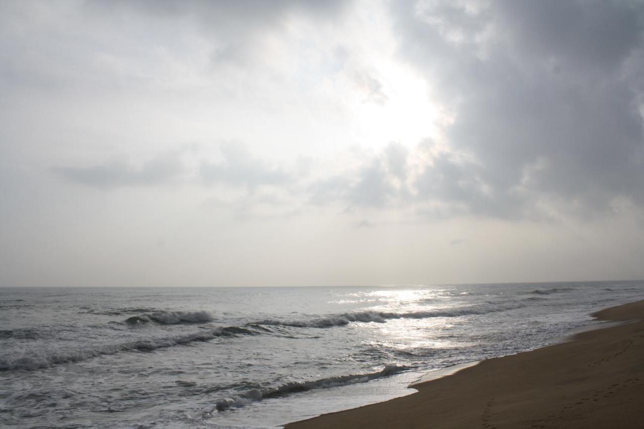 Kunam Beach Rest Inn Batticaloa ภายนอก รูปภาพ