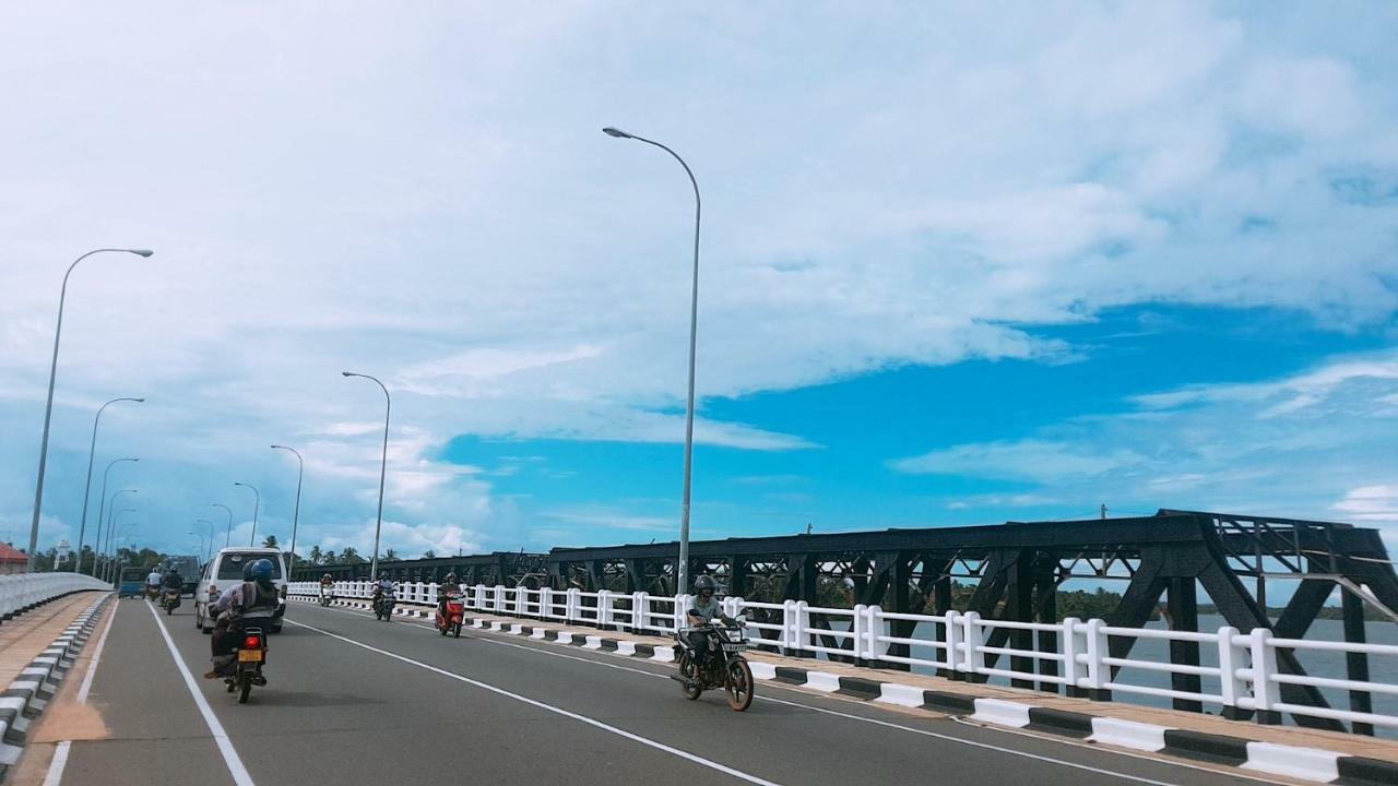 Kunam Beach Rest Inn Batticaloa ภายนอก รูปภาพ