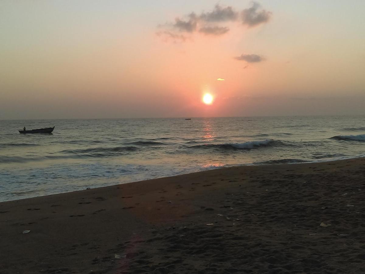 Kunam Beach Rest Inn Batticaloa ภายนอก รูปภาพ