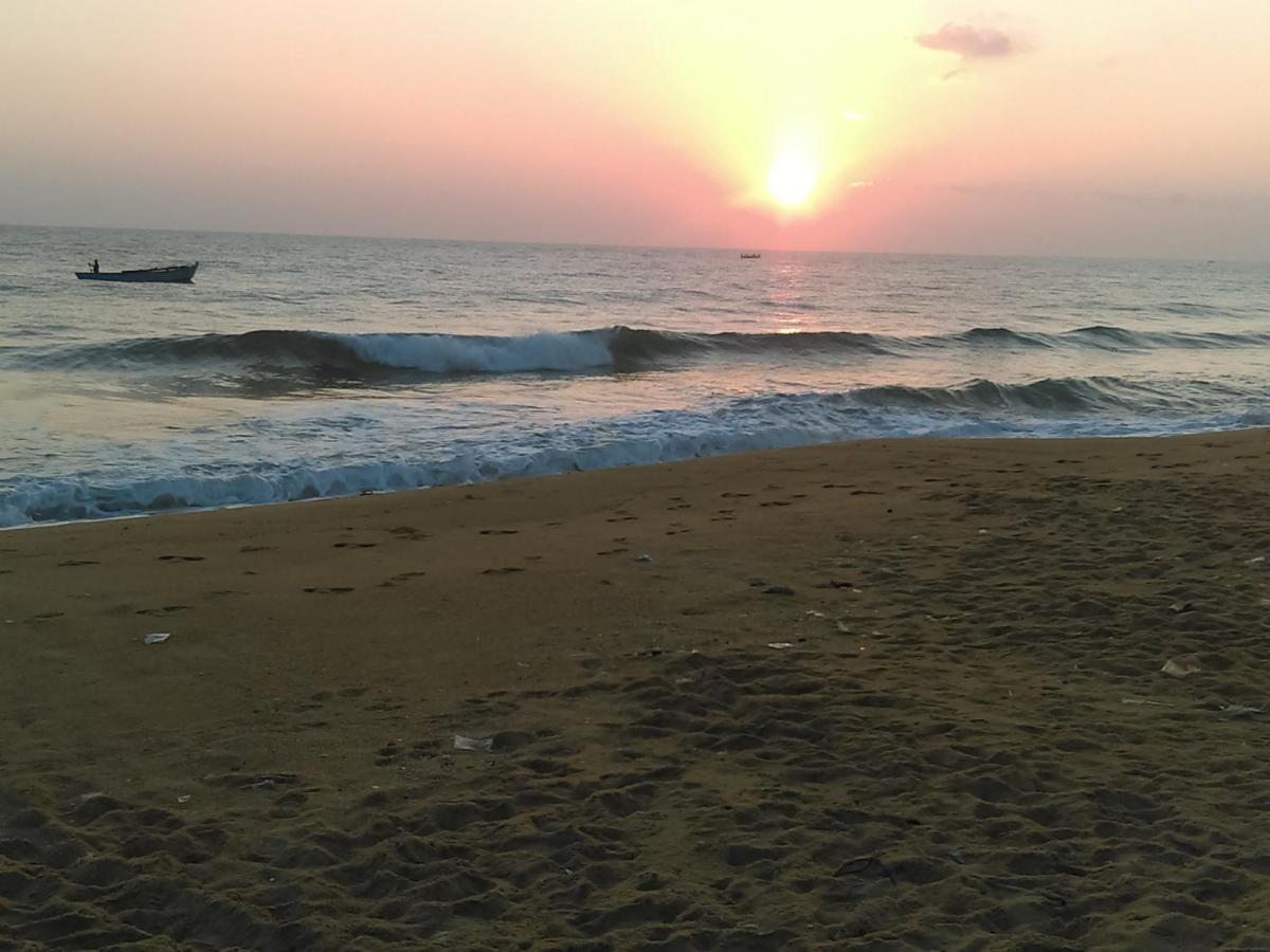 Kunam Beach Rest Inn Batticaloa ภายนอก รูปภาพ