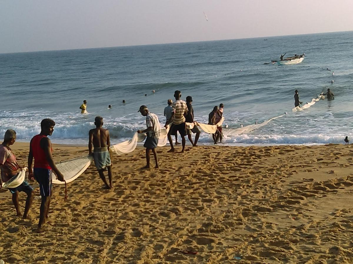 Kunam Beach Rest Inn Batticaloa ภายนอก รูปภาพ